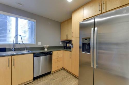 Lavish Living Lux Marina Views, Los Angeles (photo 6)