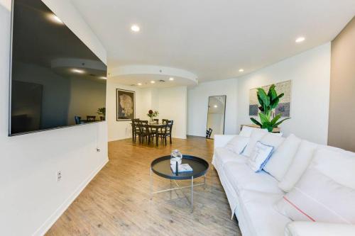 Lavish Living Lux Marina Views, Los Angeles (photo 10)