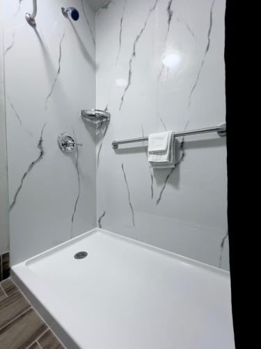 ECONOMY INN AND SUITES