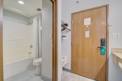 Quality Inn & Suites CVG Airport - image 32