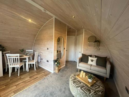 Windmill Glamping Pod with Hot tub - The Hideaway in Cambridge Külváros
