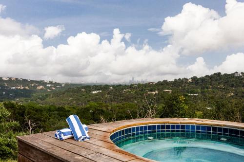 Austin Skyline Views with Private Pool and Hot Tub - Brigadoon! in Austin, USA