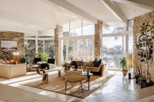 Austin Skyline Views with Private Pool and Hot Tub - Brigadoon! in Austin, USA