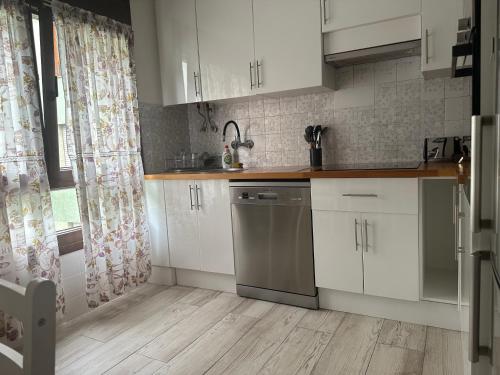 Kitchen, Itos Flats Infiesto in Pilona