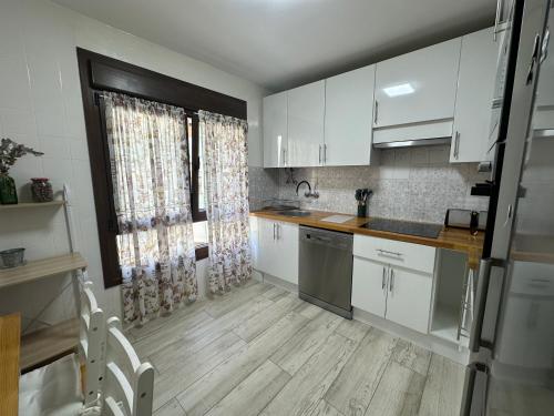 Kitchen, Itos Flats Infiesto in Pilona