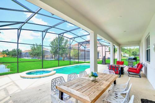 Upstay - 18ppl Lake-View Home w Pool HotTub Cinema