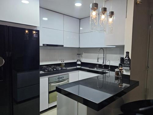 virtuve, Apartamento Completo de Lujo con Aire Acondicionado in Restrepo