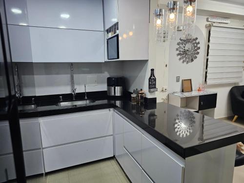 virtuve, Apartamento Completo de Lujo con Aire Acondicionado in Restrepo