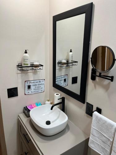 Elevated Entertainment Sleep Suite, Cleveland (photo 8)