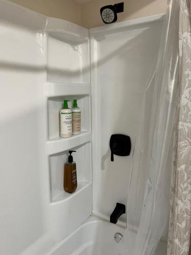 Elevated Entertainment Sleep Suite, Cleveland (photo 4)