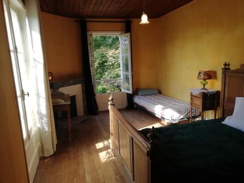 1 double bed, 1 twin bed