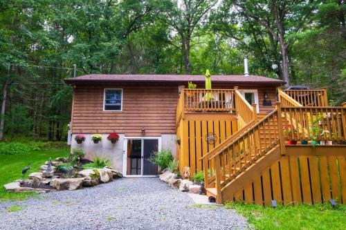 The Fern Hill Lodge Serenity on 20 Acres in Barryville, USA