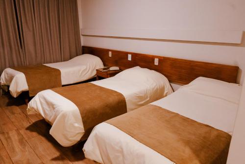 3 twin beds