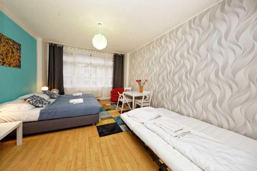 One-Bedroom Apartment image 8