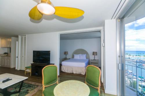 Ilikai Marina 1094 Yacht Harbor View 1BR - image 2