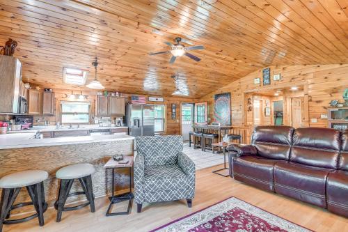. Picturesque Phoenix Vacation Home on Oswego River!