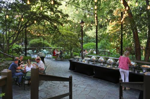 589384372 Crowne Plaza Atlanta Perimeter at Ravinia by IHG