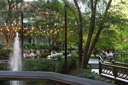 589384378 Crowne Plaza Atlanta Perimeter at Ravinia by IHG
