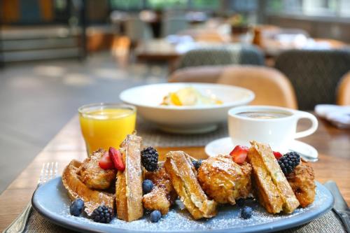 589384400 Crowne Plaza Atlanta Perimeter at Ravinia by IHG