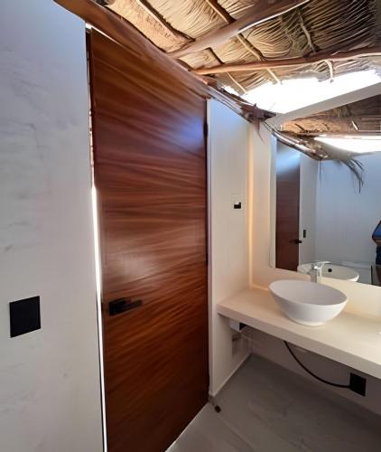 Dk Jade New Penthouse Studio - Tap to explore photos