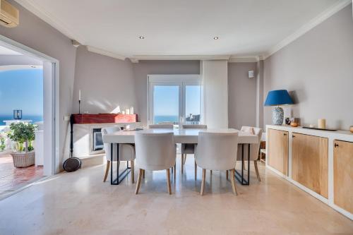 Villa with sea views & Heated pool in La Capellania