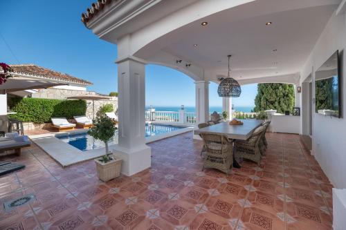 Villa with sea views & Heated pool in La Capellania