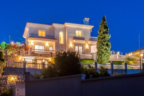 Villa with sea views & Heated pool in La Capellania