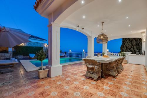 Villa with sea views & Heated pool in La Capellania