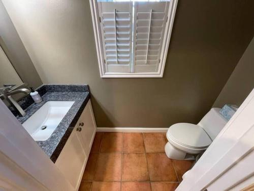 Hobbs Mill with Theatre, Ping Pong, and Pet-Friendly Hobbs Mill with Theatre, Ping Pong, and Pet-Friendly