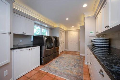 Hobbs Mill with Theatre, Ping Pong, and Pet-Friendly Hobbs Mill with Theatre, Ping Pong, and Pet-Friendly