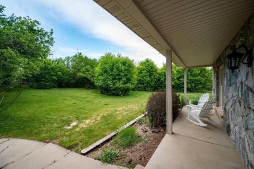 Hobbs Mill with Theatre, Ping Pong, and Pet-Friendly Hobbs Mill with Theatre, Ping Pong, and Pet-Friendly