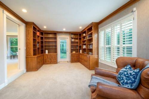 Hobbs Mill with Theatre, Ping Pong, and Pet-Friendly Hobbs Mill with Theatre, Ping Pong, and Pet-Friendly