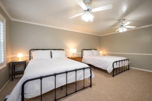 Hobbs Mill with Theatre, Ping Pong, and Pet-Friendly Hobbs Mill with Theatre, Ping Pong, and Pet-Friendly