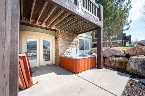 Snowbasin Lakehouse LS27 Ski Getaway Hot Tub in Hantsvila (UT)