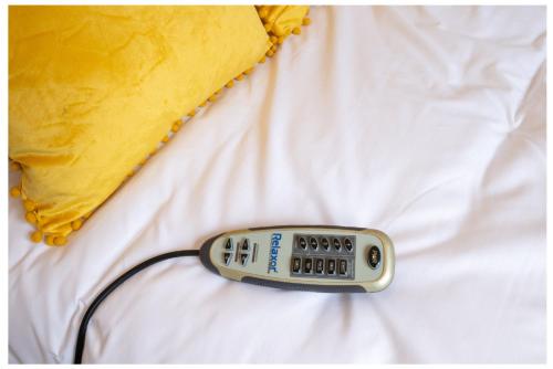 Full House, Massage Mattresses, Sleeps 6 guests, Free wifi, Free Parking, Free Netflix, Smart TV Full House, Massage Mattresses, Sleeps 6 guests, Free wifi, Free Parking, Free Netflix, Smart TV