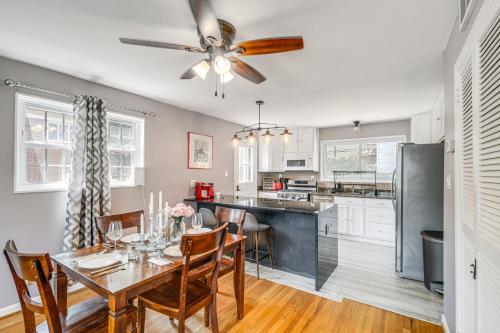 Pet-Friendly Arlington Townhome with Furnished Patio in Arlington, USA