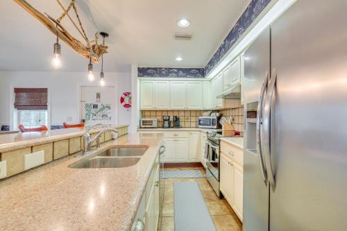 Homosassa Home with Private River Dock and Boat Ramp! - image 7