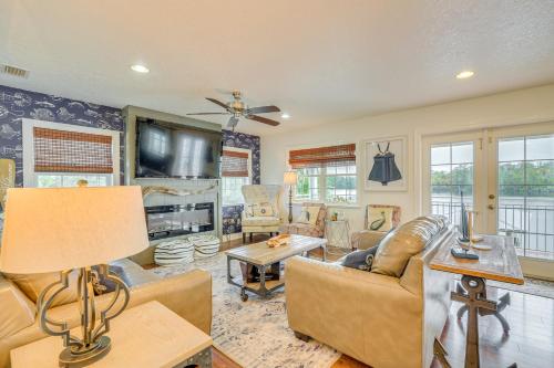 Private Dock and Water Views! Homosassa Retreat in โฮโมซัสซา (FL)