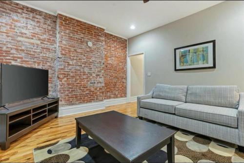 2 Houses for Large Groups Near Busch Stadium near Anheuser-Busch Sörfőzde