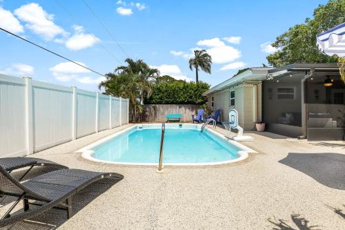 Coastal Retreat Stunning 4BDR 2BTH with PooL in Seminole, USA