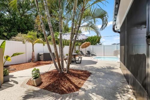 Coastal Retreat Stunning 4BDR 2BTH with PooL in Seminole, USA