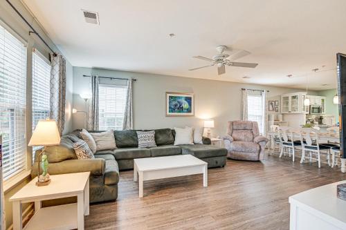 6 Mi to Boardwalk Mana-Tee Place Resort Escape near Myrtle Waves Water Park