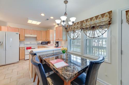 Beach, Pier Access! Pet-friendly Crystal Coast Gem - Atlantic Beach, NC