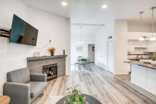 The Colony Vacation Rental with Game Room and Pool! in The Colony, USA