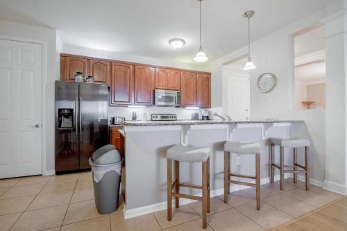 Beautiful Vista Cay Lake View Classic Near to all theme Parks & walk to the Convention Center in Orlando, USA