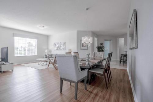 New! Beautiful Vista Cay Lakeview Vista Near all Theme Parks, and walk to the Convention Center