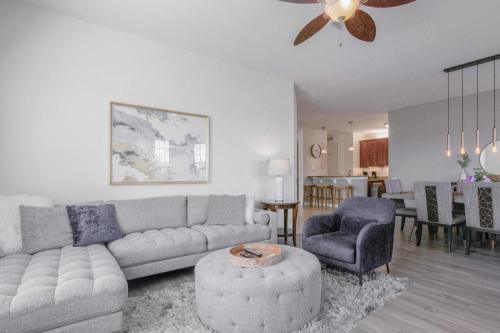 New! Stunning Vista Cay Lakeview Panorama Near all Theme Parks walk to Convention Center and Intl Drive in Orlando, USA