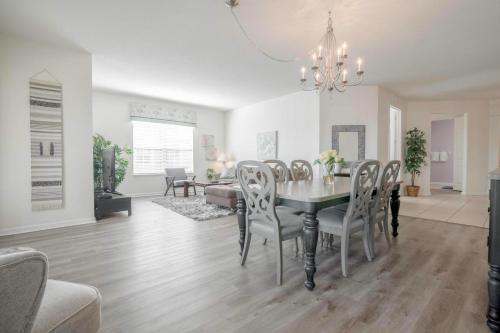 New! Sensational Vista Cay Lake View Escape Near all theme Parks walk to the Convention Center and Intl Drive in Orlando, USA