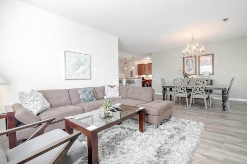 New! Sensational Vista Cay Lake View Escape Near all theme Parks walk to the Convention Center and Intl Drive in Orlando, USA