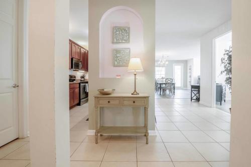 New! Sensational Vista Cay Lake View Escape Near all theme Parks walk to the Convention Center and Intl Drive in Orlando, USA